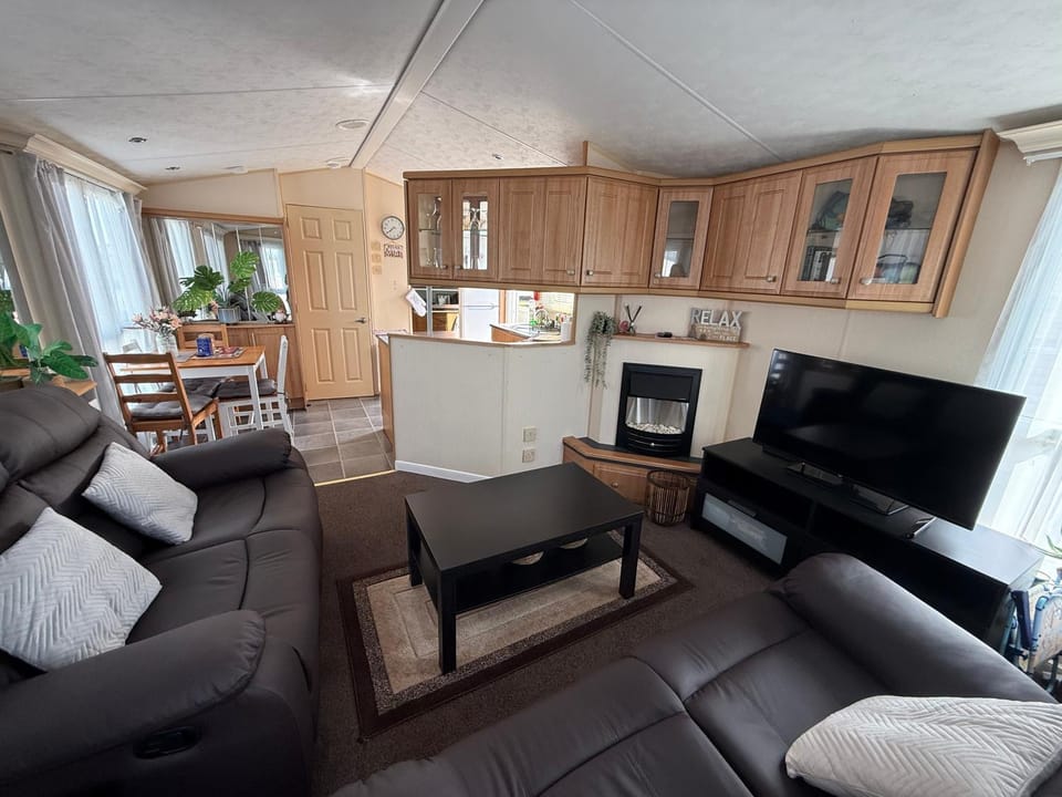 Meadow Lakes 82 - pet friendly, WiFi Golden Palm Resort - Meadow Lakes Caravan & Lodge Hire Apartment in Chapel Saint Leonards