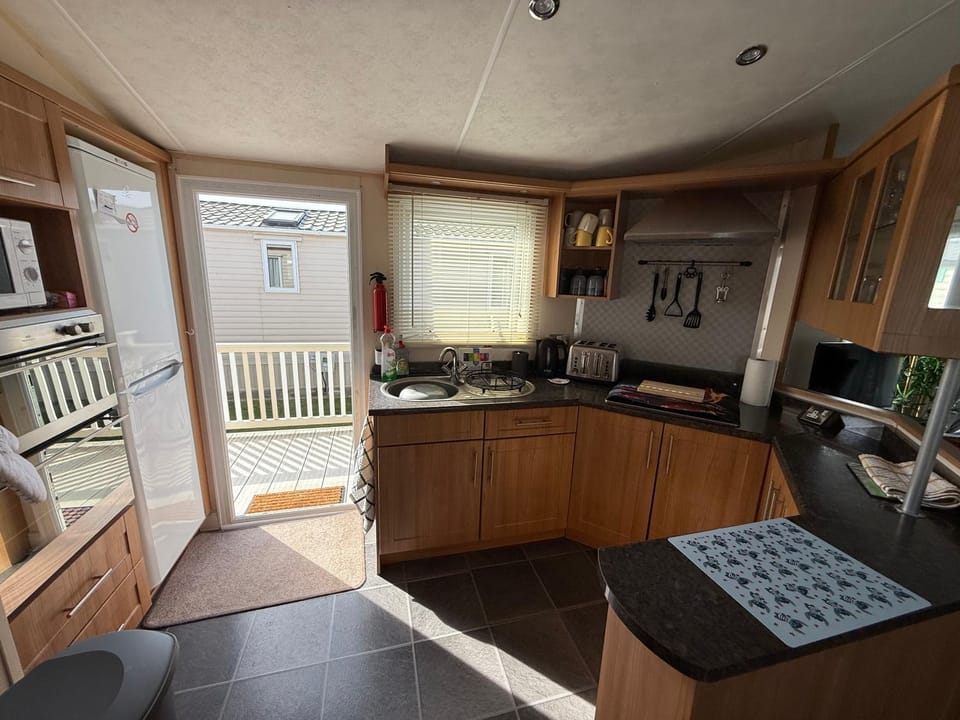 Meadow Lakes 82 - pet friendly, WiFi Golden Palm Resort - Meadow Lakes Caravan & Lodge Hire Apartment in Chapel Saint Leonards