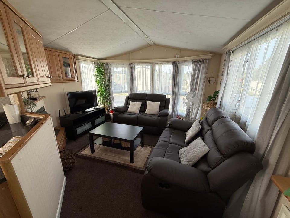Meadow Lakes 82 - pet friendly, WiFi Golden Palm Resort - Meadow Lakes Caravan & Lodge Hire Apartment in Chapel Saint Leonards