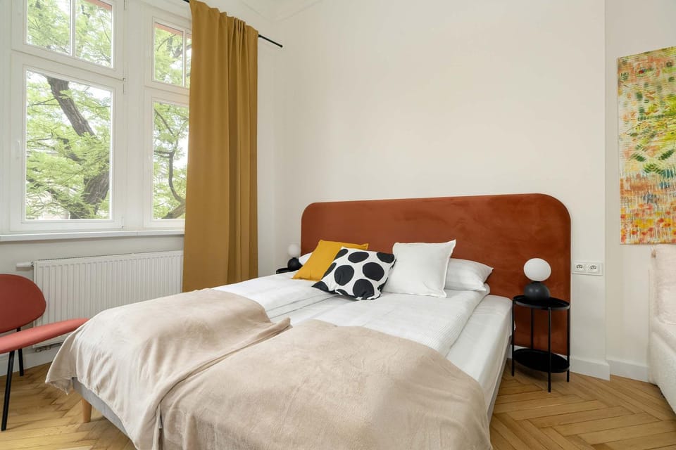 Bed, Living room