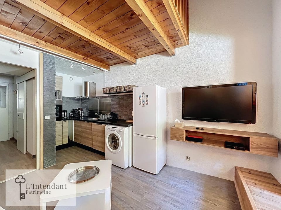 TV and multimedia, Kitchen or kitchenette, dishwasher, oven, stove