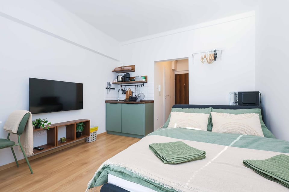 Bed, TV and multimedia, Kitchen or kitchenette