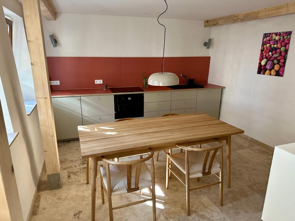 Kitchen or kitchenette, Dining area