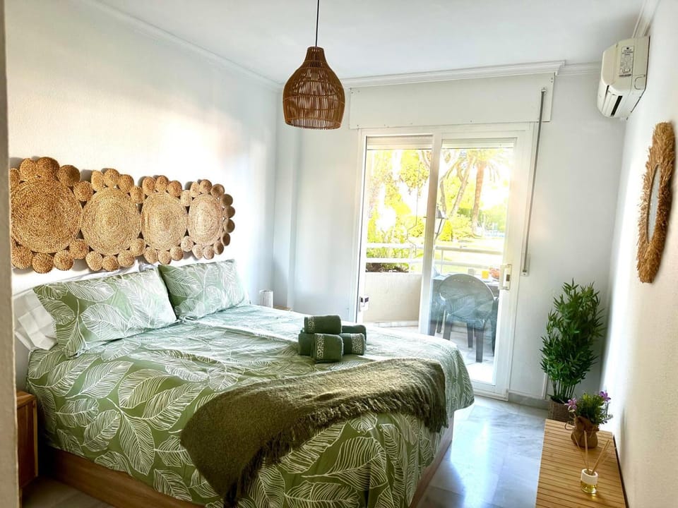 Carihuela Beach II By Holiday Homes Málaga Apartment in Torremolinos