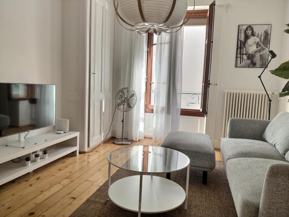 P&R, 2 room, cosy, heart of Eaux-Vives Apartment in Geneva