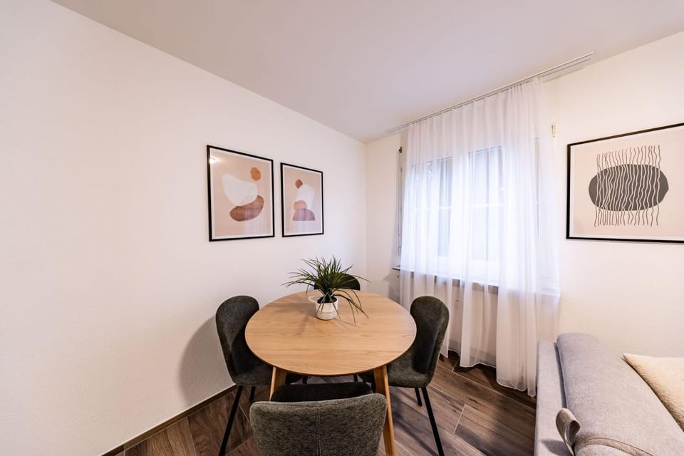 View (from property/room), Decorative detail, Seating area, Dining area