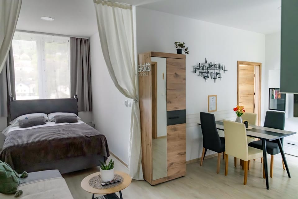 Bed, Living room