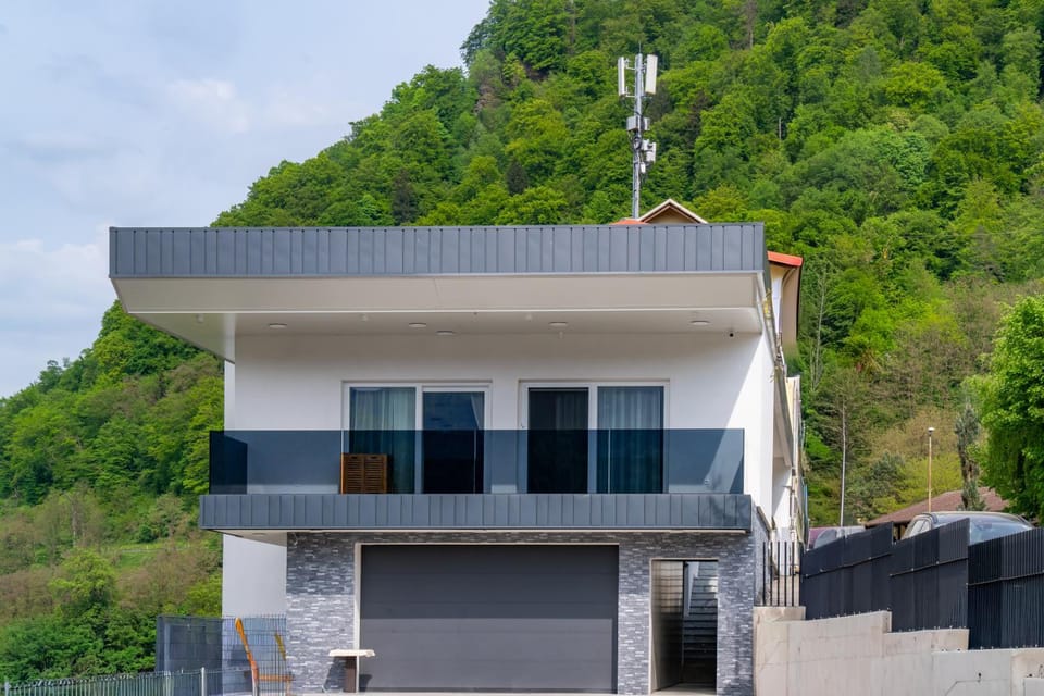 Property building, Balcony/Terrace, Balcony/Terrace