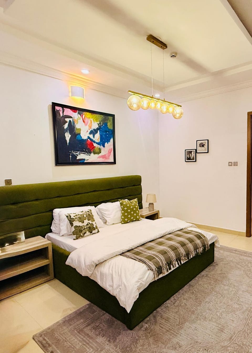 Bed, TV and multimedia, Bedroom