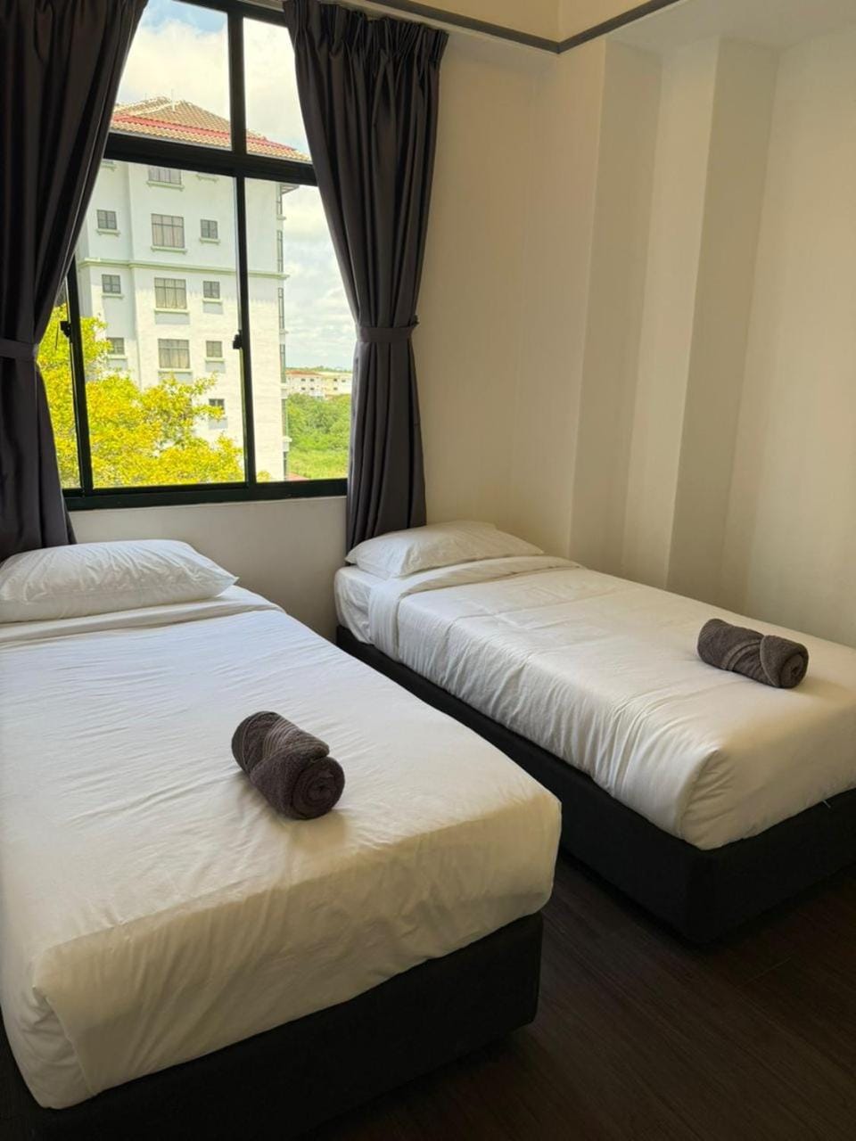 Bed, Bedroom, towels