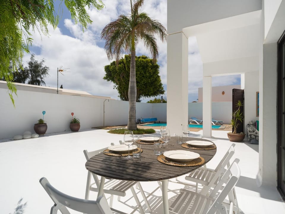 Villa Lola - VipVipVillas Villa in Costa Teguise