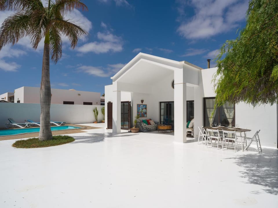 Villa Lola - VipVipVillas Villa in Costa Teguise