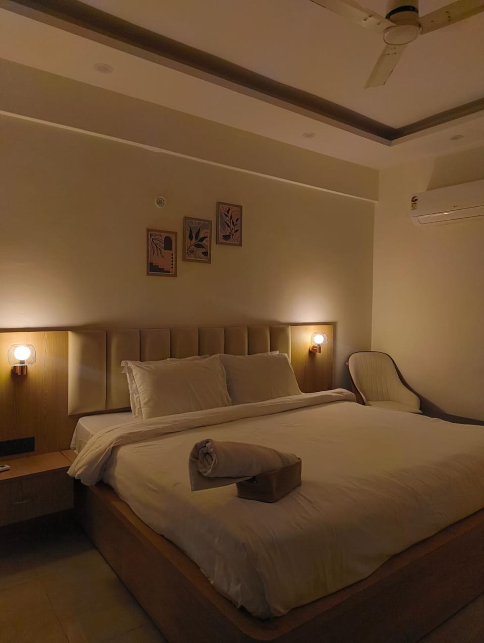 Zoneout Stays Omaxe Hazratganj Apartment in Lucknow