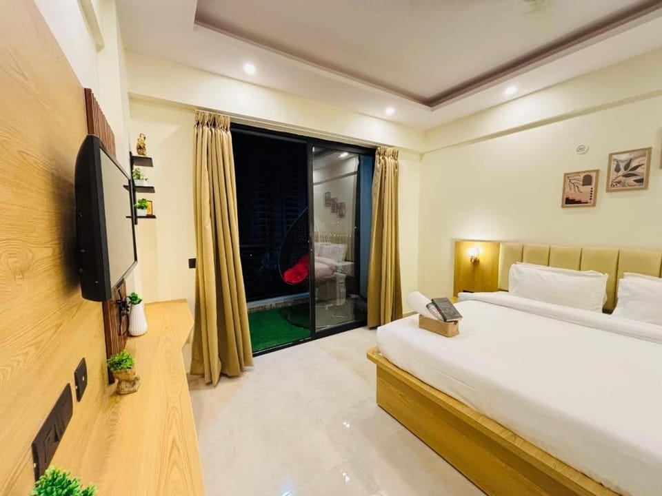 Zoneout Stays Omaxe Hazratganj Apartment in Lucknow