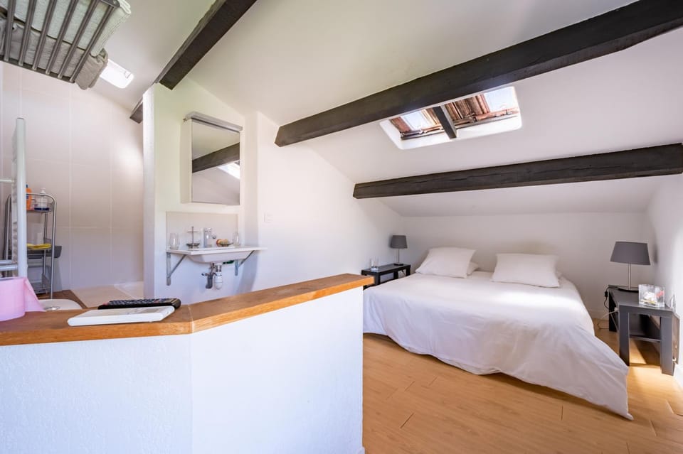 Bed, Photo of the whole room