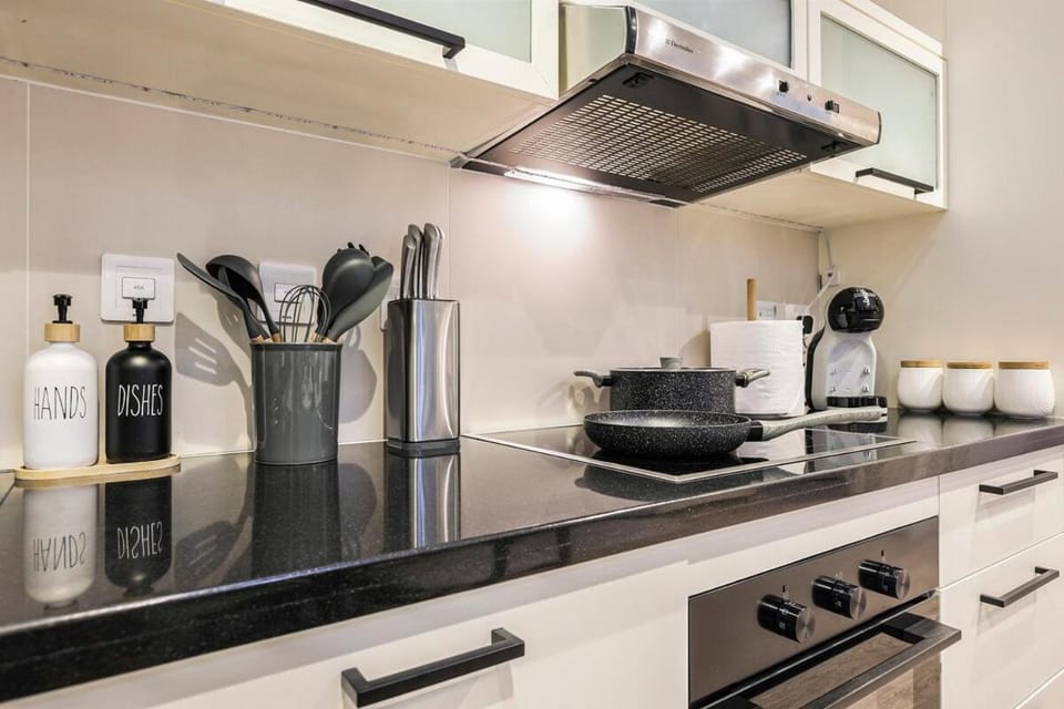 FIRST CLASS 2BR Luxe & Lively Living Apartment in Dubai