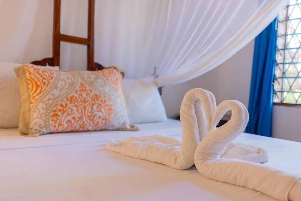 Bed, Bedroom, towels, towels