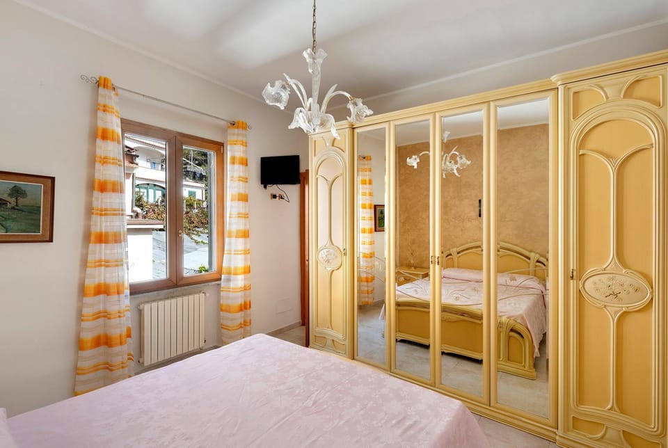 Bathroom, Living room