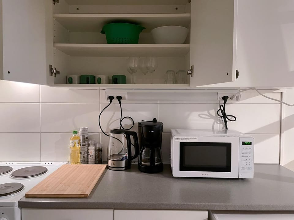 Coffee/tea facilities, Kitchen or kitchenette, microwave