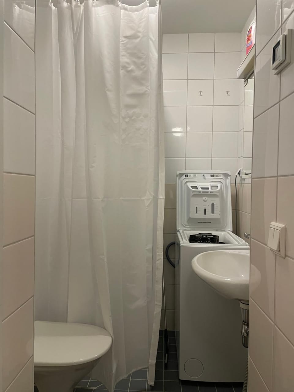 Shower, Toilet, Bathroom, washing machine