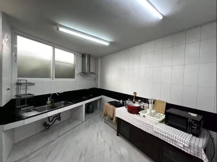 4BR 12PAX 7min walk to Samitivej Sukhumvit Hospital House in Bangkok