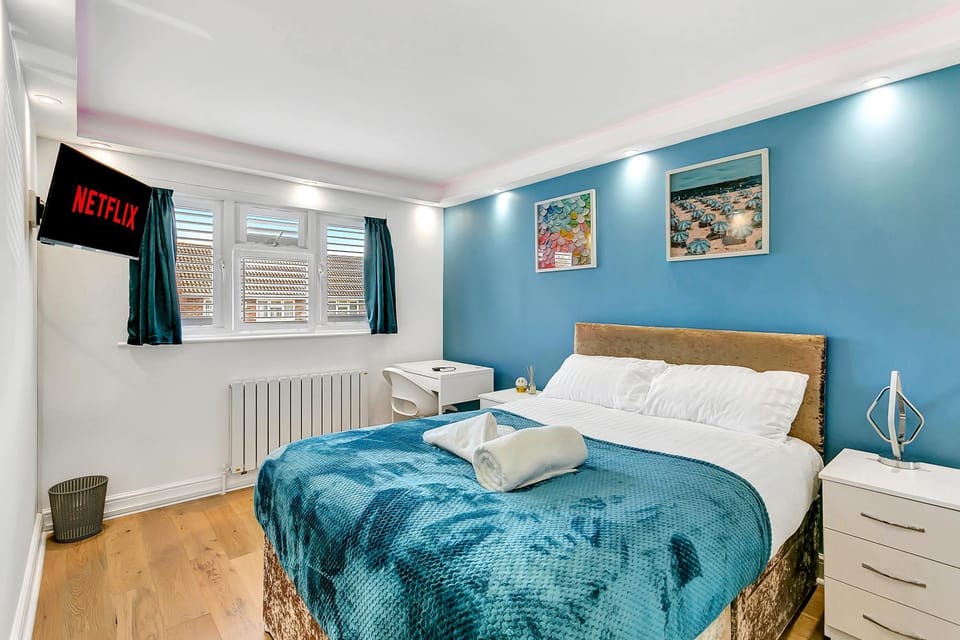 Bed, TV and multimedia, Photo of the whole room, Bedroom, internet, towels