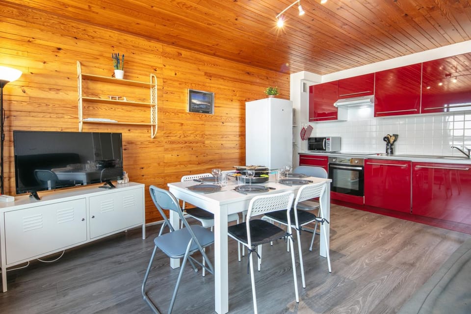 Kitchen or kitchenette, Living room