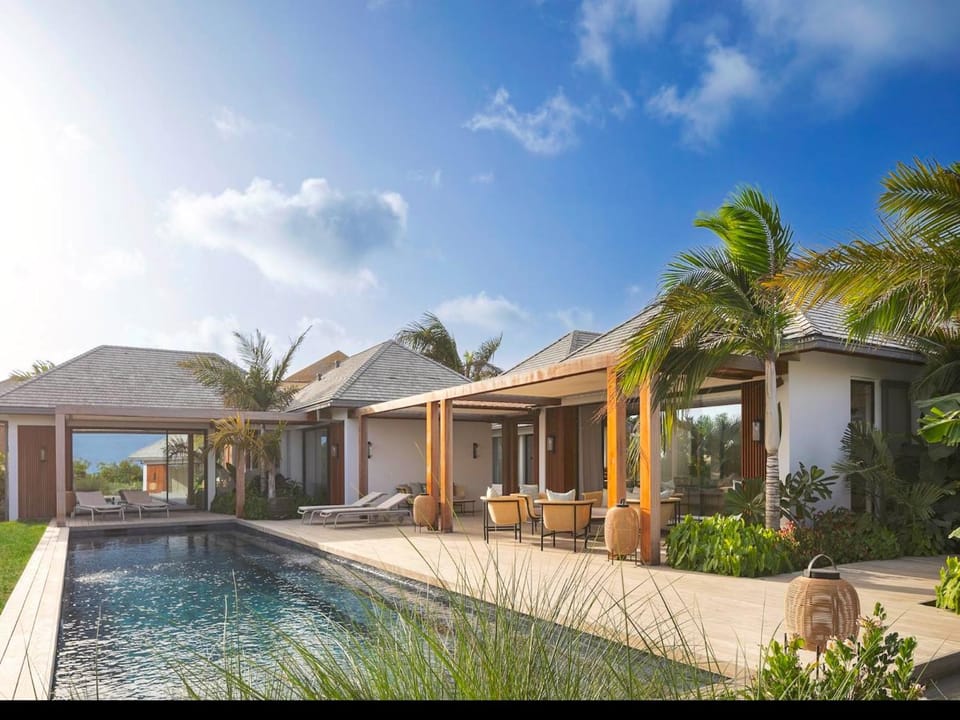 Property building, Day, Garden, Garden view, Pool view, Swimming pool, sunbed