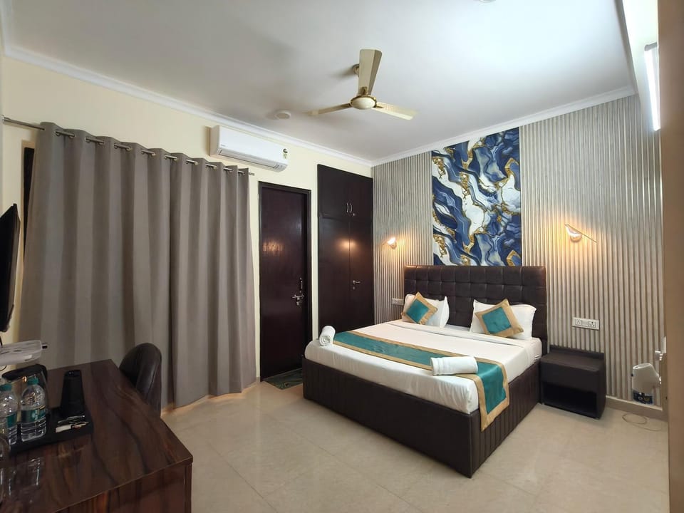 Bed, TV and multimedia, Photo of the whole room, Bedroom, air conditioner