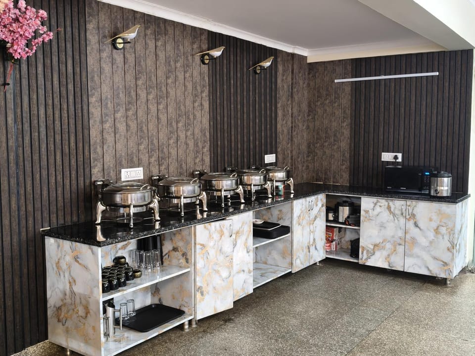Restaurant/places to eat, Coffee/tea facilities, Kitchen or kitchenette, Food and drinks, Food, toaster