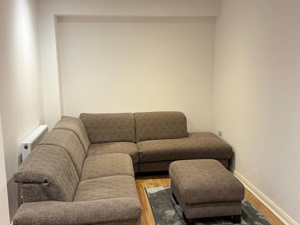 3 Bedroom House with free on site Parking next to the Canal House in Keighley