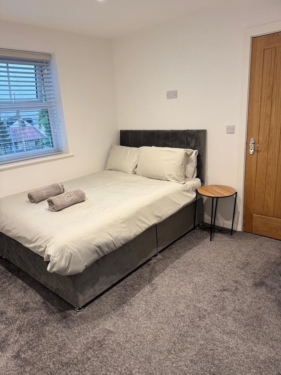 3 Bedroom House with free on site Parking next to the Canal House in Keighley