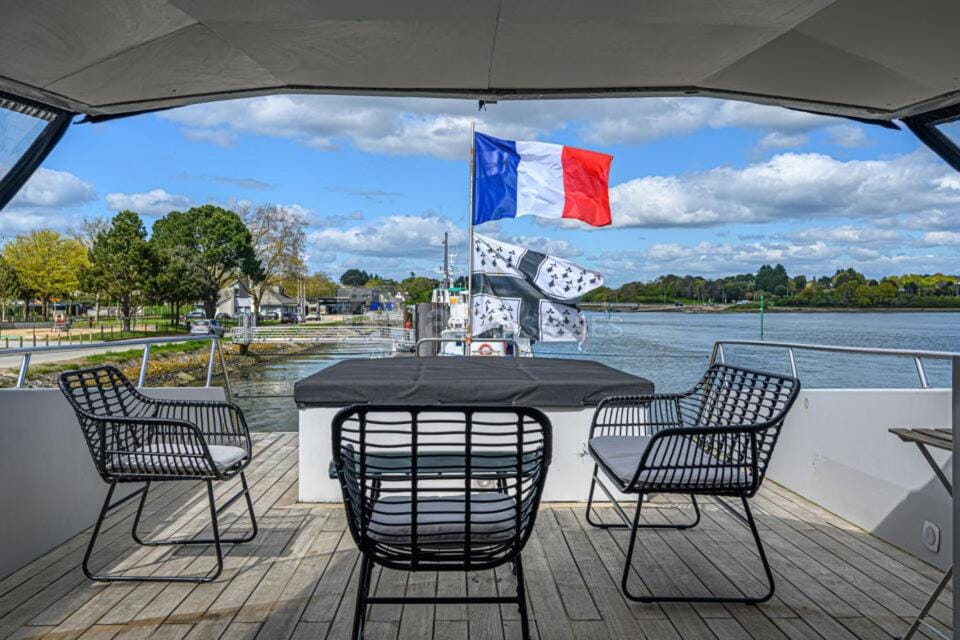 Patio, Day, Natural landscape, View (from property/room), Balcony/Terrace, Dining area, River view