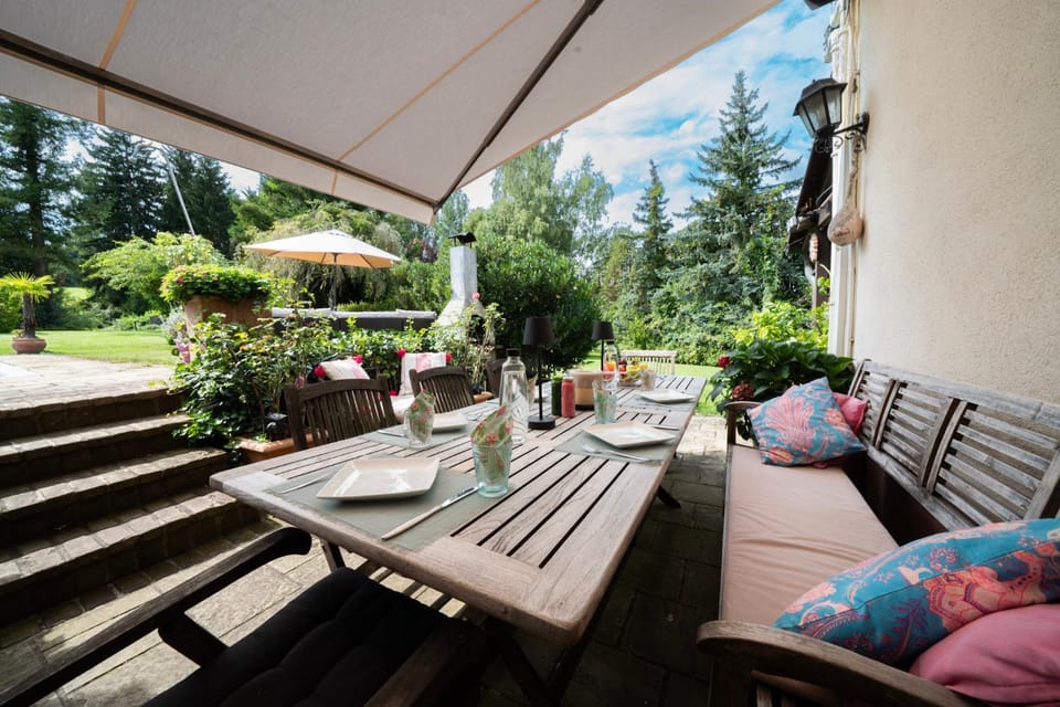 Balcony/Terrace, Seating area, Dining area, Garden view