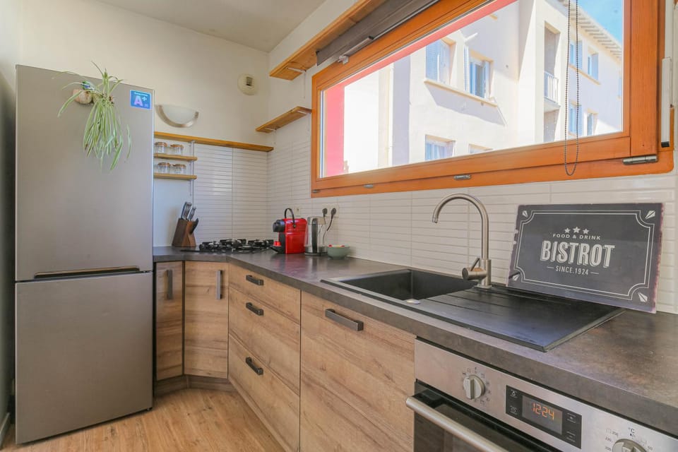 Coffee/tea facilities, kitchen