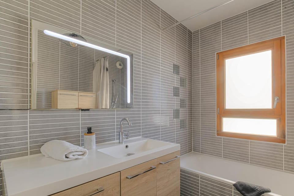 Bathroom, Bath