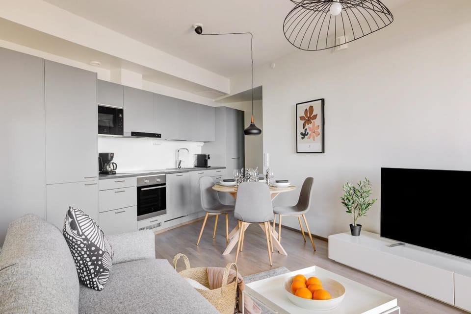 TV and multimedia, Living room, Food and drinks, Seating area, Dining area, Food, oven, stove, toaster