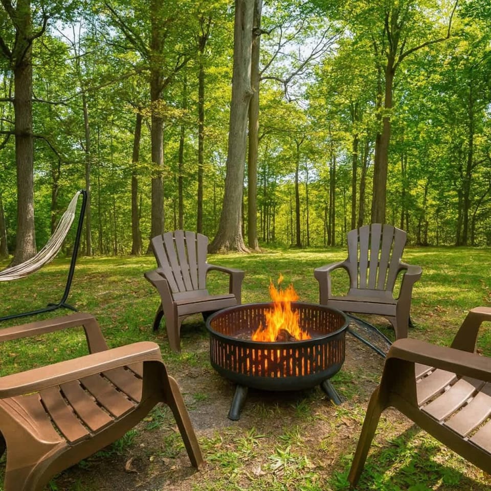 Renovated Cottage - Game Room - Fire Pit - Sleeps 8 House in Lake Erie