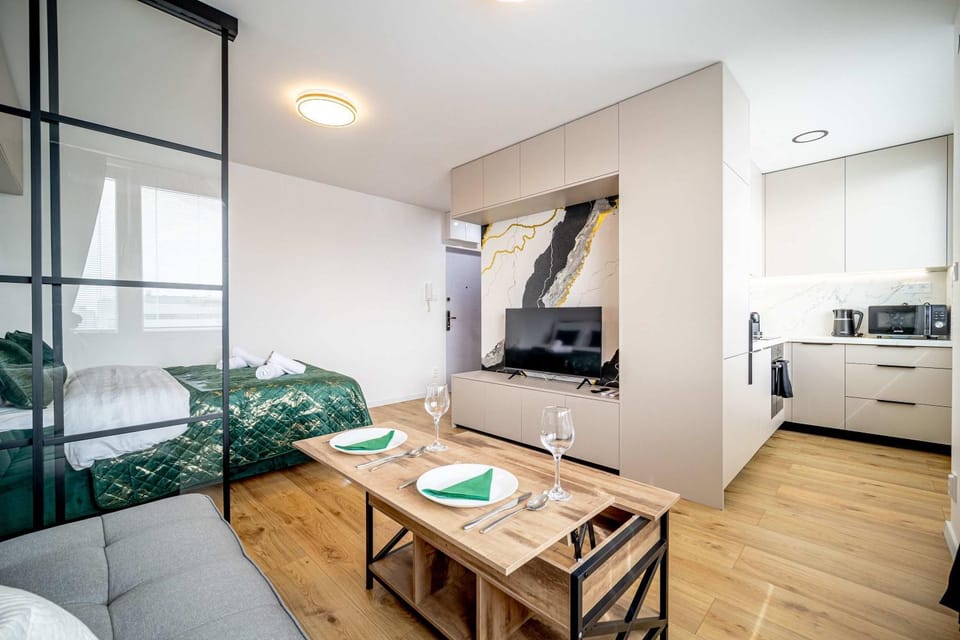 TV and multimedia, Kitchen or kitchenette, Living room, Seating area, Dining area