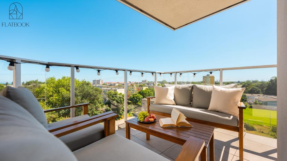 View (from property/room), Balcony/Terrace, Seating area