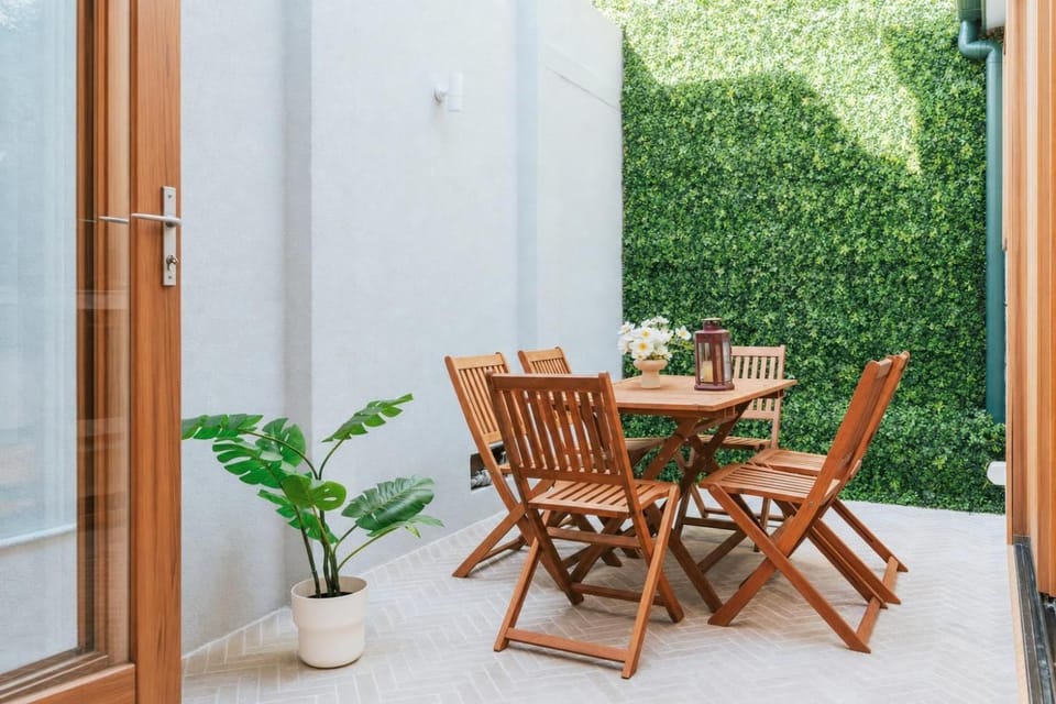 Patio, Dining area