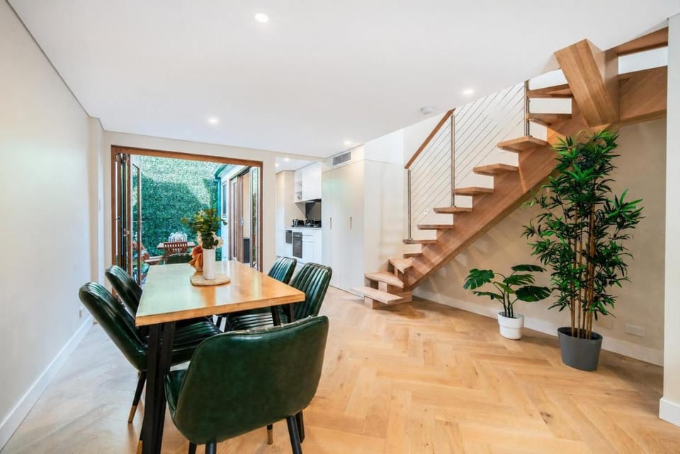 Property building, Day, Living room, Photo of the whole room, Dining area