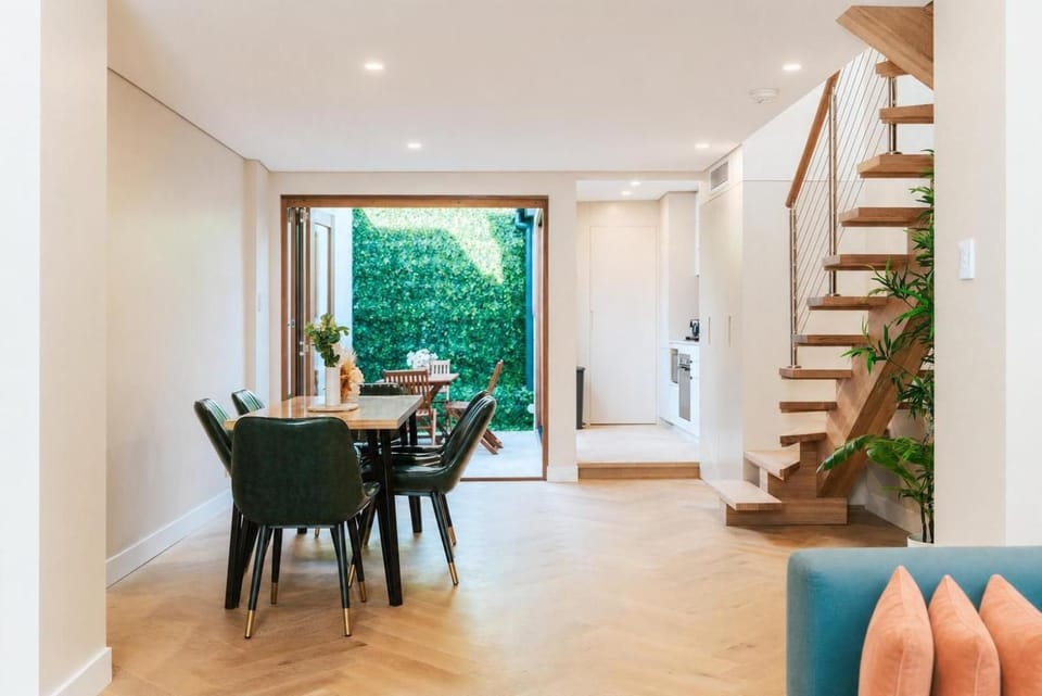 Living room, Photo of the whole room, Seating area, Dining area