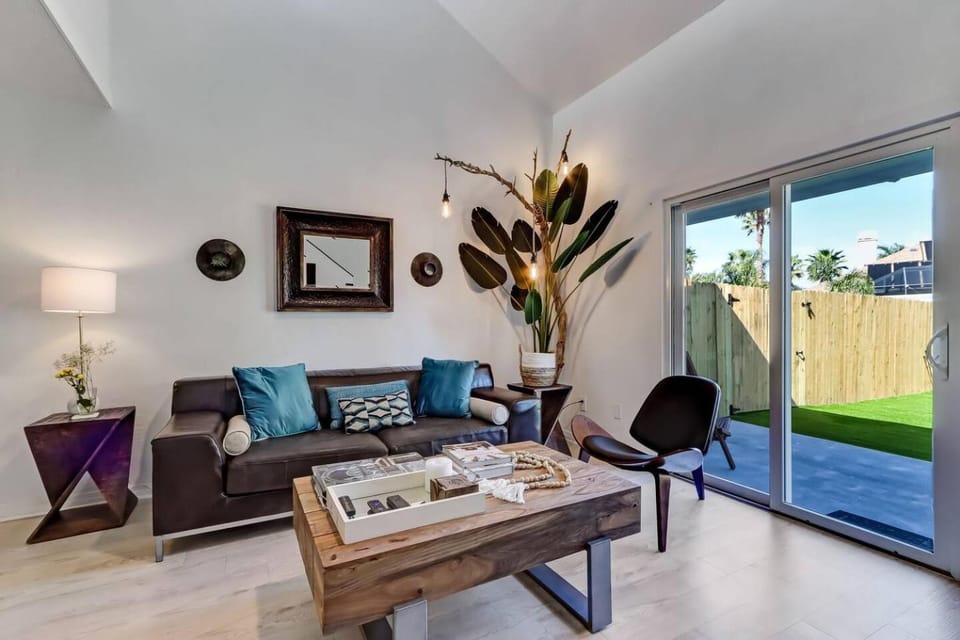 Living room, Seating area, Garden view