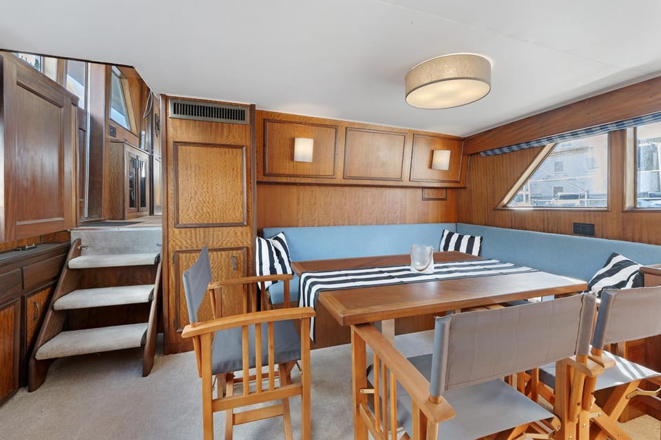 Property building, Kitchen or kitchenette, Living room
