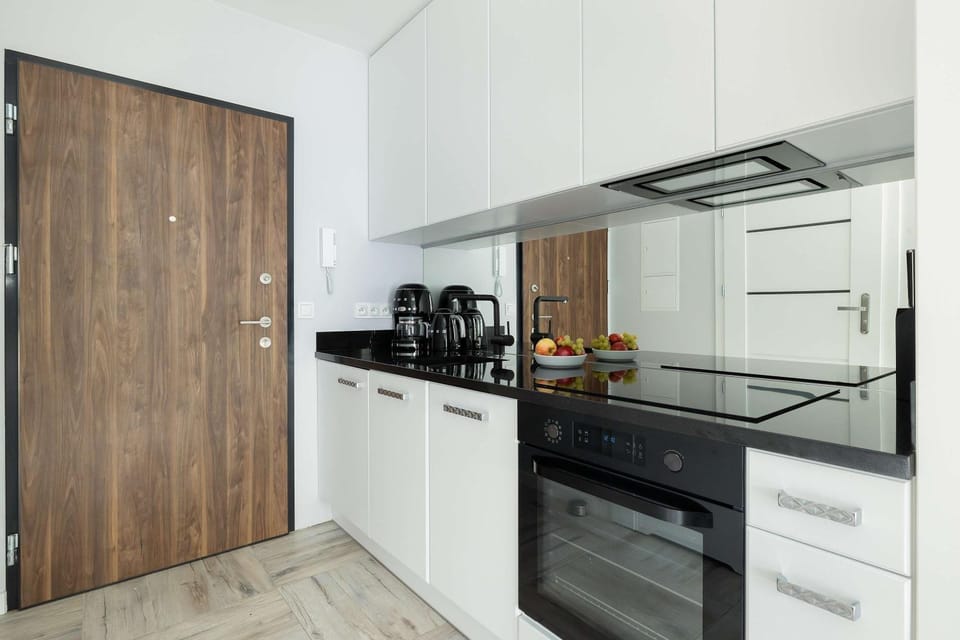 Coffee/tea facilities, Kitchen or kitchenette, stove