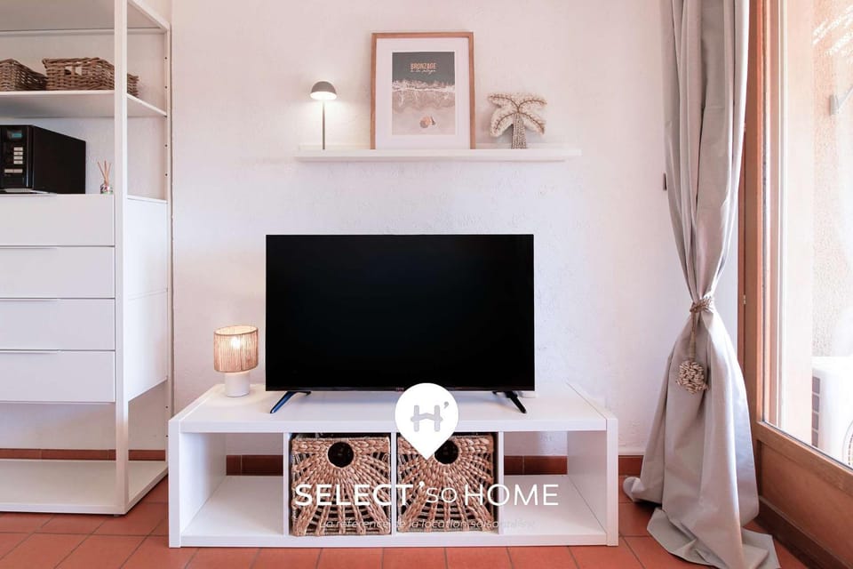 Communal lounge/ TV room, TV and multimedia, Living room