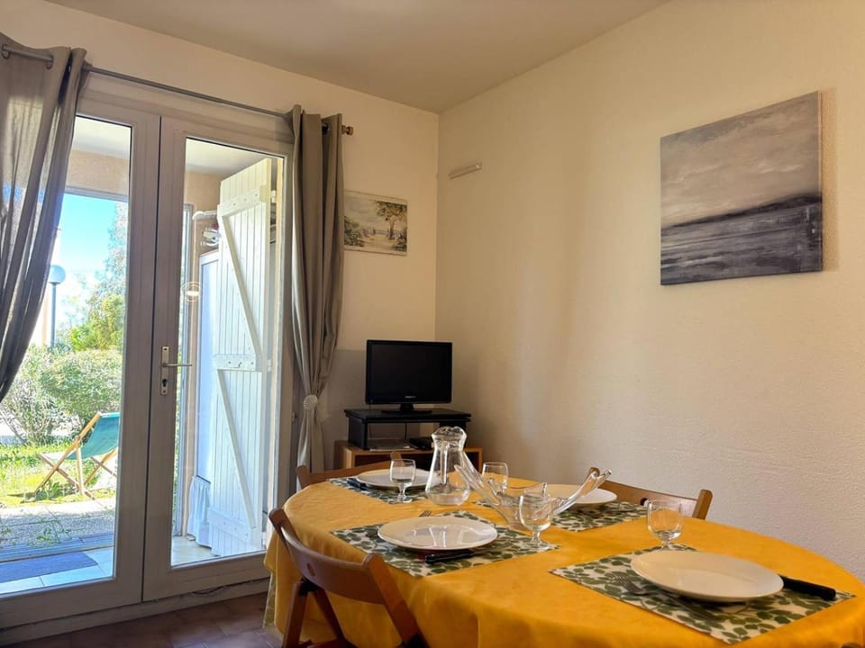 HYE680-A26 HYERES T3 REZ DE JARDIN 4 personnes Apartment in Hyères
