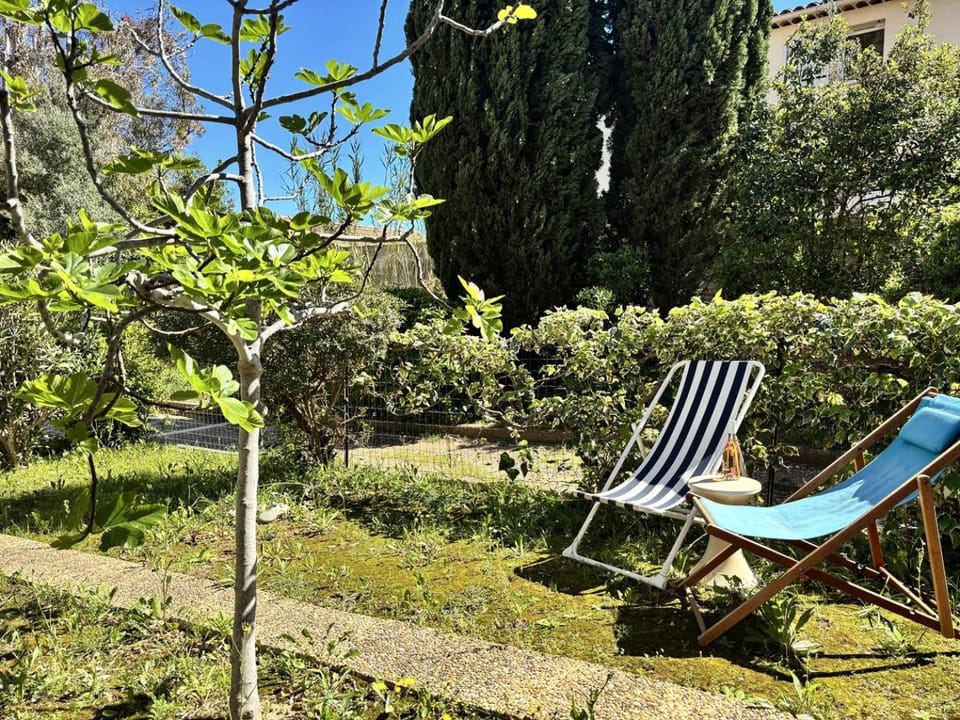 HYE680-A26 HYERES T3 REZ DE JARDIN 4 personnes Apartment in Hyères