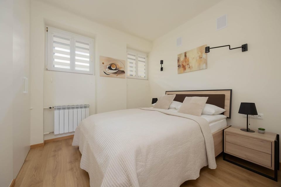 Bed, Photo of the whole room, Bedroom, internet